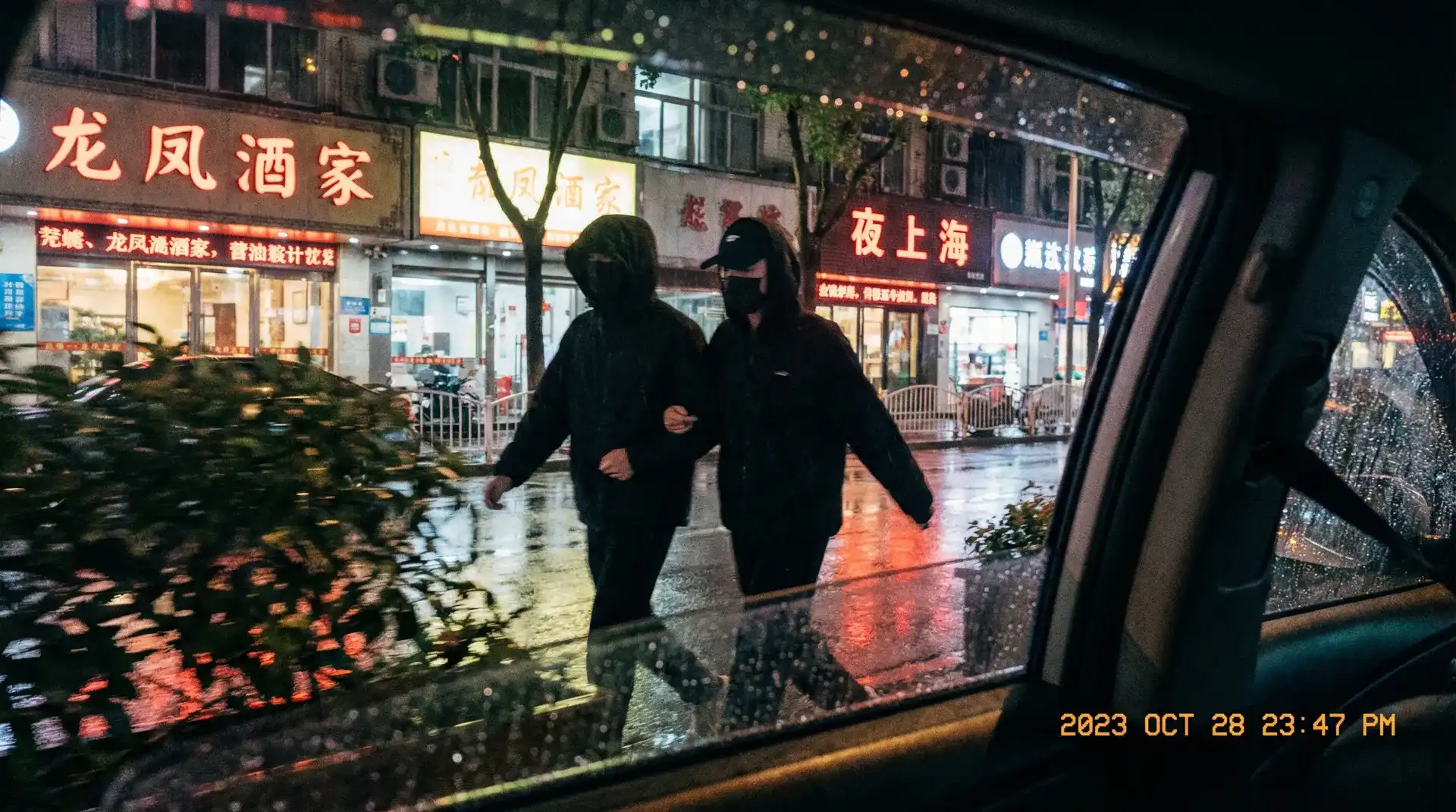 188体育app - 顶流明星深夜密会现场抓拍照片